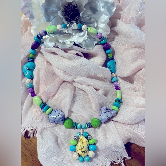 Gorgeous Multi Stones Chunky Necklace - Picture 7 of 9